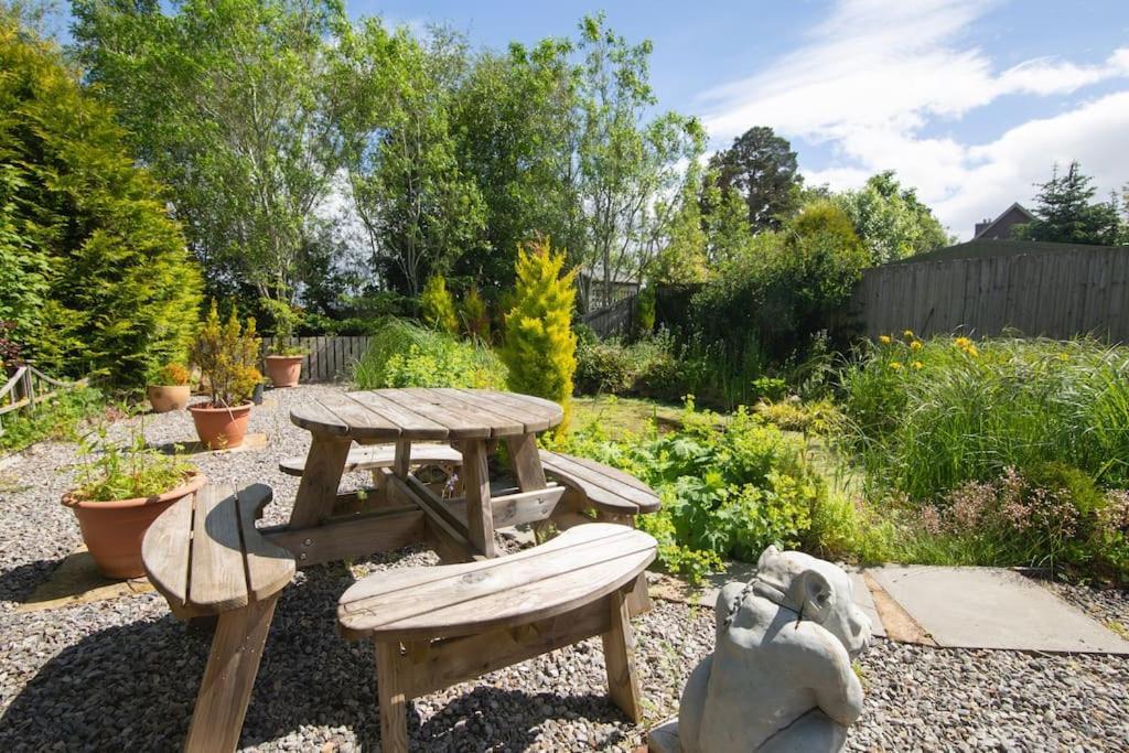 فيلا Calm Scottish Country Escape With Hot Tub Sleeps 6 إينفيرنيس المظهر الخارجي الصورة