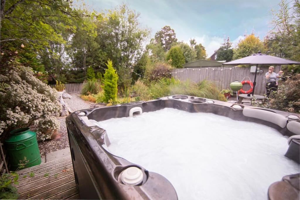 فيلا Calm Scottish Country Escape With Hot Tub Sleeps 6 إينفيرنيس المظهر الخارجي الصورة